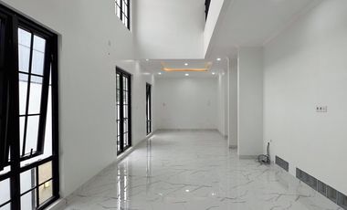 Rumah Mewah Dalam Townhouse Dekat Akses Tol Brigief Di Jagakarsa