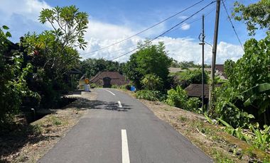 Di jual tanah berisi bangunan dekat dengan pantai