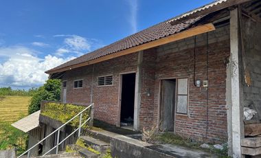 Di jual tanah berisi bangunan dekat dengan pantai