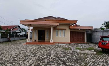 DIJUAL RUMAH HALAMAN LUAS JALAN HULUBALANG II BUKIT PALEMBANG