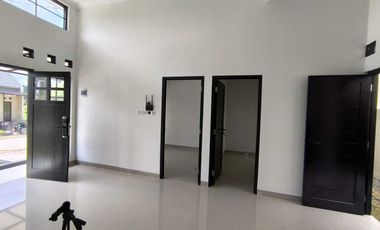 Rumah 300 jutaan di Jogja Keamanan 24 jam CCTV dan Smart Door Lock