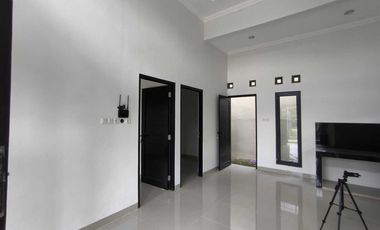 Rumah 300 jutaan di Jogja Keamanan 24 jam CCTV dan Smart Door Lock