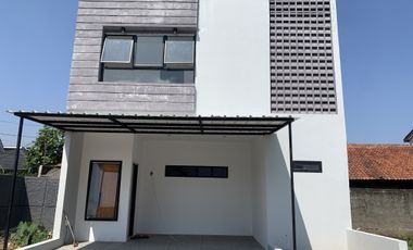Rumah baru siaphuni di komplek margahayu saturnus bandung