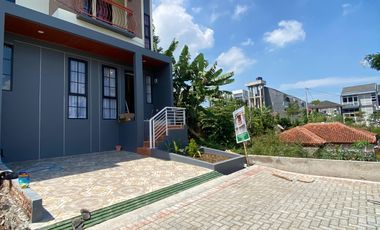 Di Jual rumah 2 lantai di bandung timur Bebas banjir