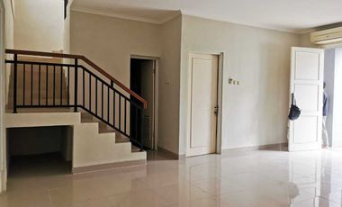 JATIWARNA BEKASI RUMAH 2 LT DALAM CLUSTER 500 M DARI PINTU TOL S695