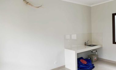 CLUSTER BURGUNDY SUMARECON RUMAH 2 LT KONDISI KOSONG SIAP HUNI S671