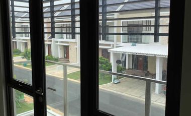 CLUSTER BURGUNDY SUMARECON RUMAH 2 LT KONDISI KOSONG SIAP HUNI S671