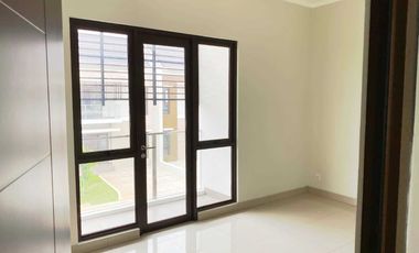 CLUSTER BURGUNDY SUMARECON RUMAH 2 LT KONDISI KOSONG SIAP HUNI S671