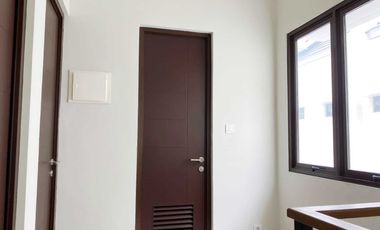 CLUSTER BURGUNDY SUMARECON RUMAH 2 LT KONDISI KOSONG SIAP HUNI S671