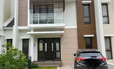 CLUSTER BURGUNDY SUMARECON RUMAH 2 LT KONDISI KOSONG SIAP HUNI S671