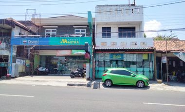 Ruko Bagus 3 lantai Jogja Jl Bantul Utara kampus Merdeka UT Lt 112 m²