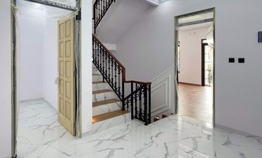 RUMAH BARU MEWAH DALAM TOWNHOUSE ELITE DI JAGAKARSA RAYA