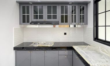 RUMAH BARU MEWAH DALAM TOWNHOUSE ELITE DI JAGAKARSA RAYA
