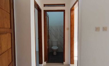 RUMAH DENGAN PINTU FULL JATI DAN MODEL KEKINIAN, cuman 300 jt an