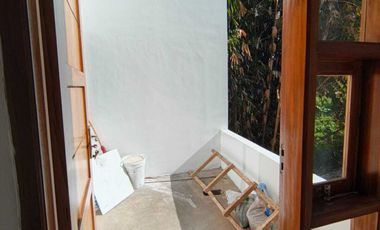 RUMAH DENGAN PINTU FULL JATI DAN MODEL KEKINIAN, cuman 300 jt an