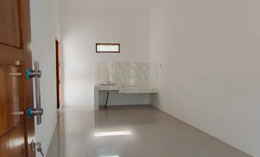 RUMAH DENGAN PINTU FULL JATI DAN MODEL KEKINIAN, cuman 300 jt an