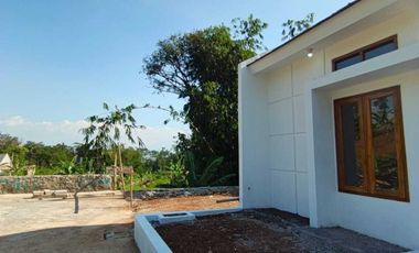 RUMAH DENGAN PINTU FULL JATI DAN MODEL KEKINIAN, cuman 300 jt an