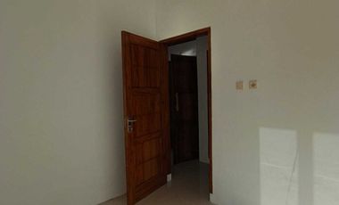 RUMAH DENGAN PINTU FULL JATI DAN MODEL KEKINIAN, cuman 300 jt an