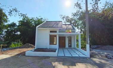 RUMAH DENGAN PINTU FULL JATI DAN MODEL KEKINIAN, cuman 300 jt an