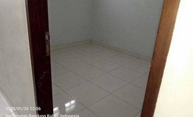 Rumah Taman Holis Indah 2 Minimalis Nyaman dan Siap Huni