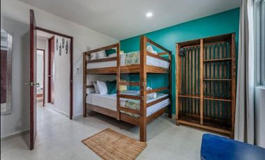 Villa de 3 niveles, 3 recamaras, esquina, a 1 cuadra del mar de Chicxulub Pto. Ideal para inversión