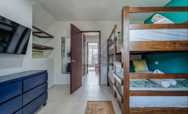 Villa de 3 niveles, 3 recamaras, esquina, a 1 cuadra del mar de Chicxulub Pto. Ideal para inversión