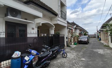Dijual cepat Rumah Jogja Dekat Ambarukmo Plaza, Dalam Perumahan
