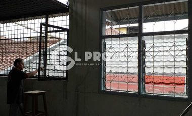 Murah Sewa Rumah 2 Lantai di Duri Kosambi Baru 4 Kamar Tidur