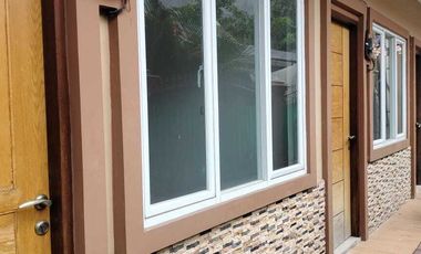 Disewakan bulanan rumah 2lantai cempaka putih