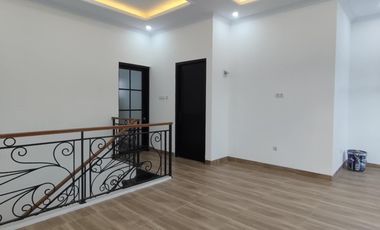 Rumah American Modern Clasic Dalam TownHouse Jagakarsa Jakarta Selata