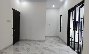Rumah American Modern Clasic Dalam TownHouse Jagakarsa Jakarta Selata