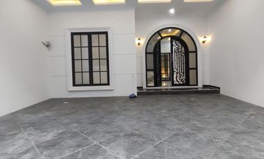 Rumah American Modern Clasic Dalam TownHouse Jagakarsa Jakarta Selata