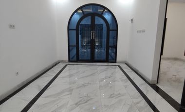 Rumah American Modern Clasic Dalam TownHouse Jagakarsa Jakarta Selata