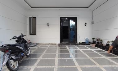 Rumah 2 lantai + rooftop dalam cluster diJagakarsa Jakarta Selatan