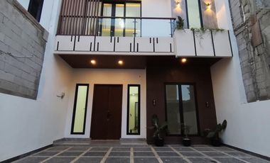 Rumah 2 lantai + rooftop dalam cluster diJagakarsa Jakarta Selatan