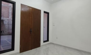 Rumah 2 lantai + rooftop dalam cluster diJagakarsa Jakarta Selatan