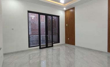 Rumah 2 lantai + rooftop dalam cluster diJagakarsa Jakarta Selatan