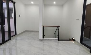 Rumah 2 lantai + rooftop dalam cluster diJagakarsa Jakarta Selatan