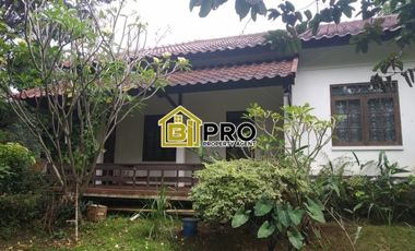 Dijual rumah lama di tubagus ismail bandung, daerah elit