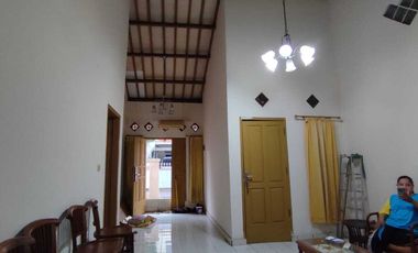 Disewakan bulanan rumah 2lantai, jatimakmur Bekasi