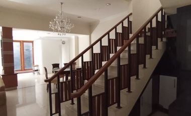 Rumah Furnish 2 Lantai Dalam Perum Lokasi Dekat Plaza Ambarukmo