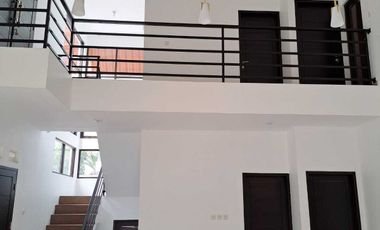 Disewakan Rumah Cantik Halaman Luas Dekat Akses KRL di Bintaro