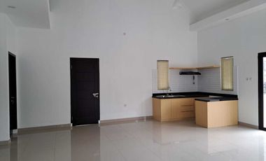 Disewakan Rumah Cantik Halaman Luas Dekat Akses KRL di Bintaro