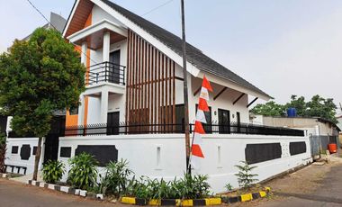 Disewakan Rumah Cantik Halaman Luas Dekat Akses KRL di Bintaro