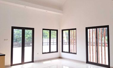 Disewakan Rumah Cantik Halaman Luas Dekat Akses KRL di Bintaro