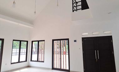 Disewakan Rumah Cantik Halaman Luas Dekat Akses KRL di Bintaro