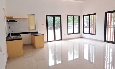 Disewakan Rumah Cantik Halaman Luas Dekat Akses KRL di Bintaro