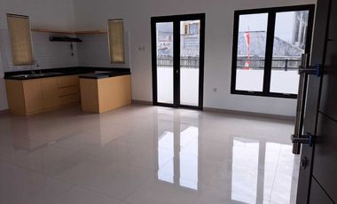 Disewakan Rumah Cantik Halaman Luas Dekat Akses KRL di Bintaro