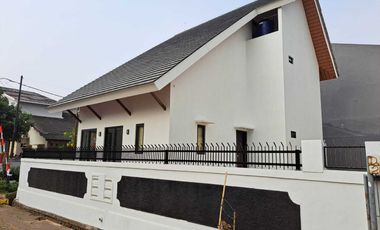 Disewakan Rumah Cantik Halaman Luas Dekat Akses KRL di Bintaro