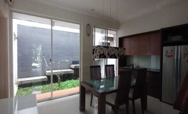 Dijual cepat rumah rapi siap huni di phg  Cluster Chalcedony Serpong